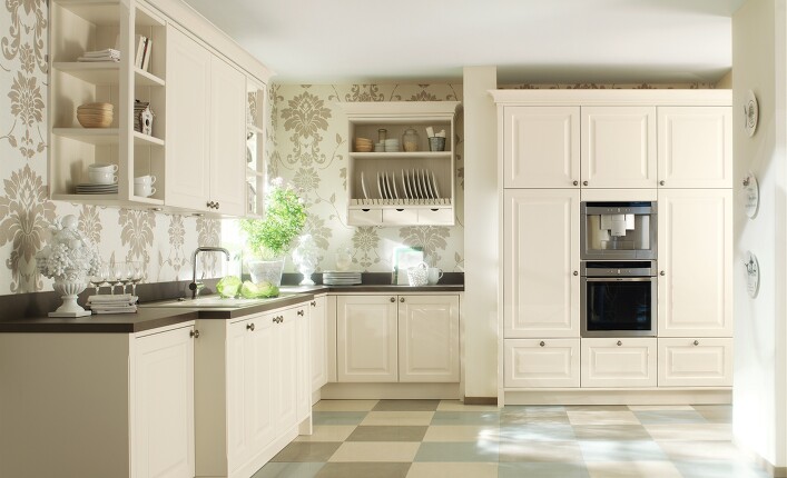 Cremefarbene Landhausküche für Tradition in Laage oder Kritzmkow. Cremefarbene Landhausküche für Tradition in Laage oder Kritzmkow.